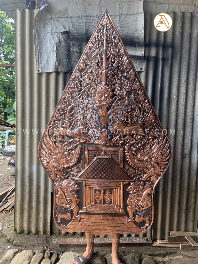 Kerajinan Gunungan Wayang Tembaga Kuningan