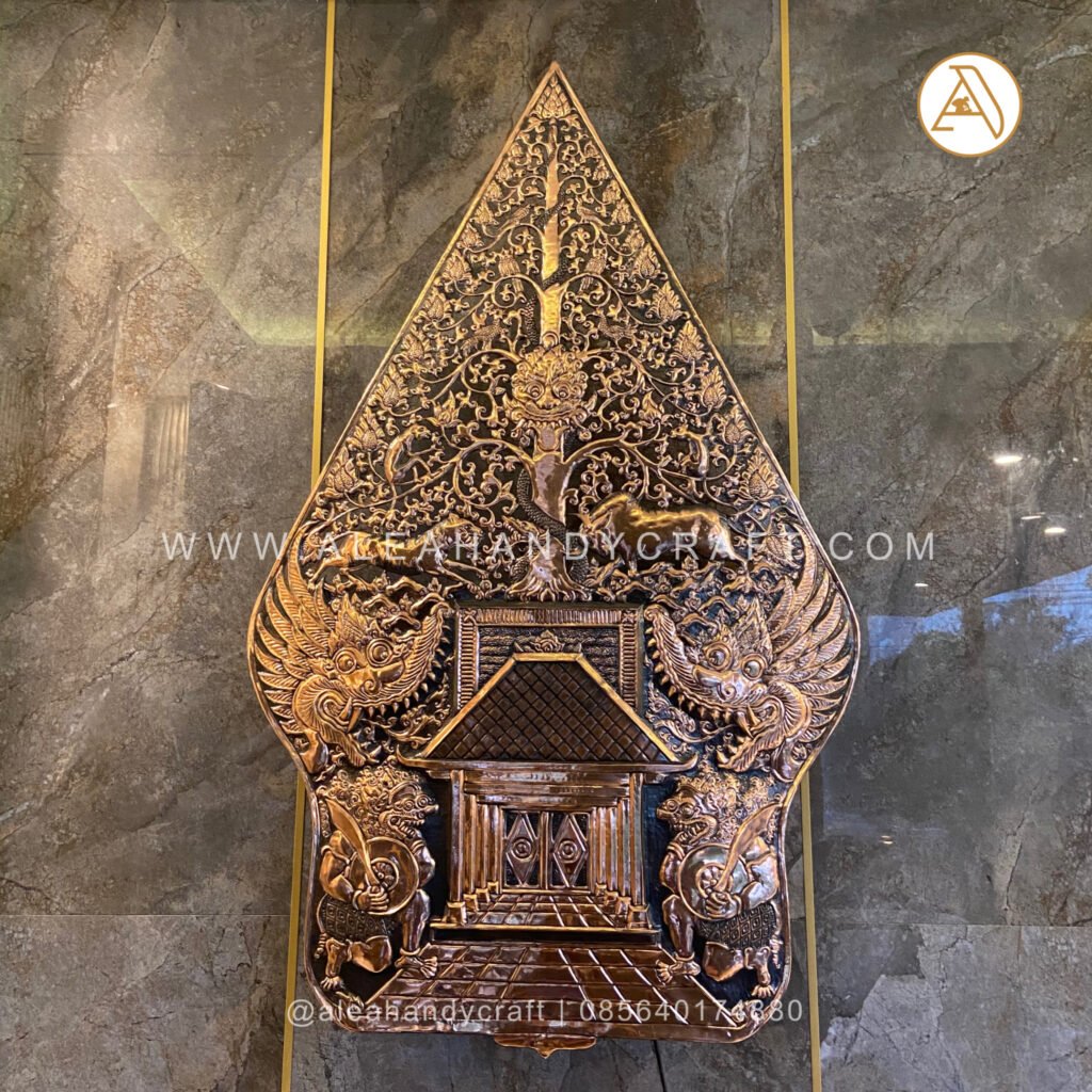 Gunungan Wayang Tembaga