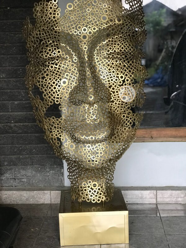 Patung Unik Kuningan